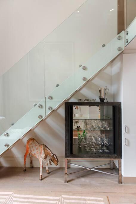 Casa vacanze The Artists Hideaway-2 Bed Mezzanine In Paddington Londra